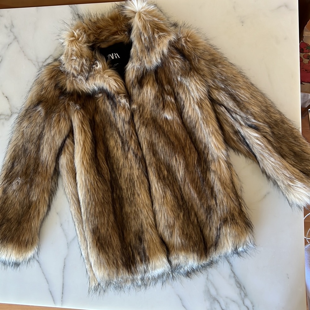 Faux fur Zara coat with pockets